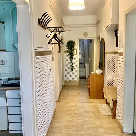 Grany'S Retro Guesthouse Near Budapest Airport Vecses Bagian luar foto