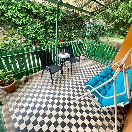 Grany'S Retro Guesthouse Near Budapest Airport Vecses Bagian luar foto