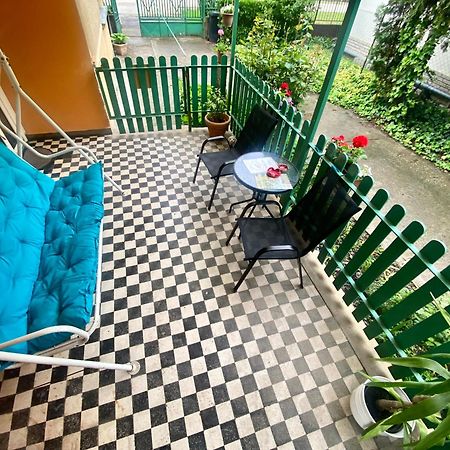 Grany'S Retro Guesthouse Near Budapest Airport Vecses Bagian luar foto