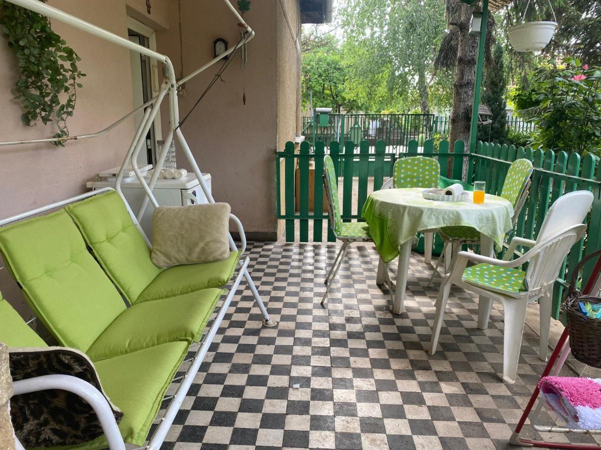 Grany'S Retro Guesthouse Near Budapest Airport Vecses Bagian luar foto