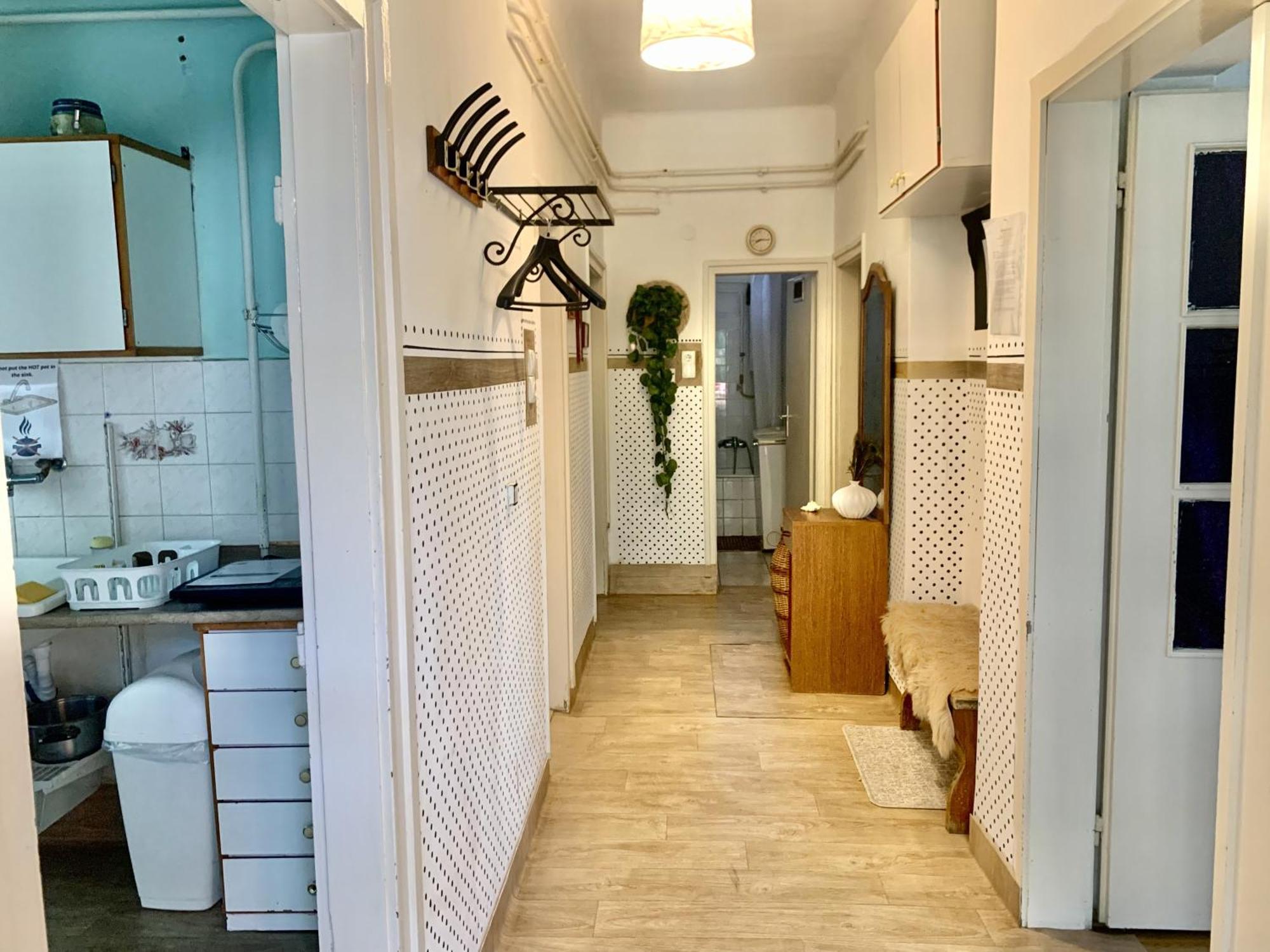 Grany'S Retro Guesthouse Near Budapest Airport Vecses Bagian luar foto