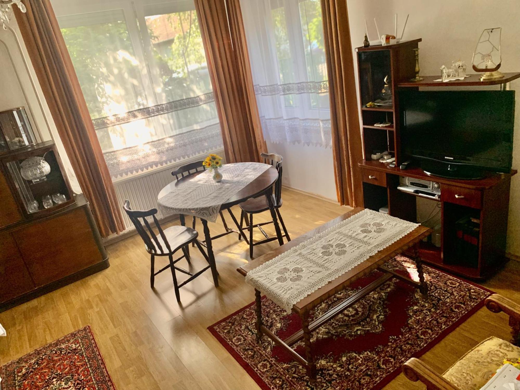 Grany'S Retro Guesthouse Near Budapest Airport Vecses Bagian luar foto
